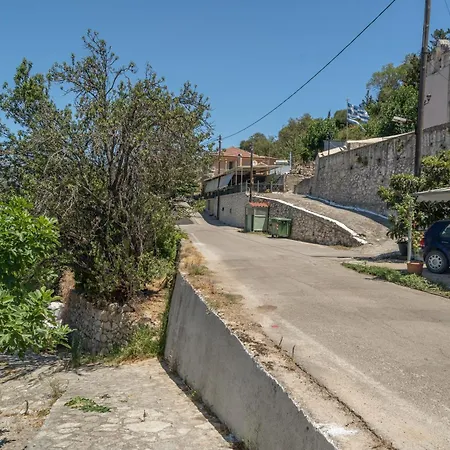 Zoe Apartman *